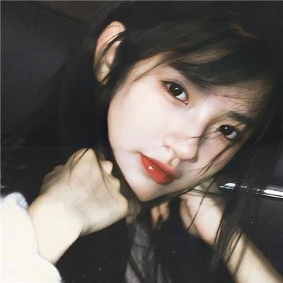 庭院里的女人